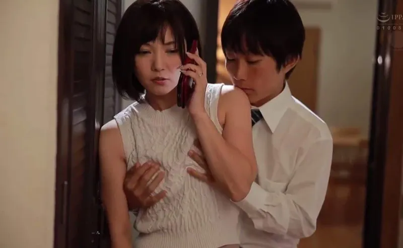 ông chồng đi đánh golf, vợ ở nhà dẫn trai trẻ về xoạc cho sướng